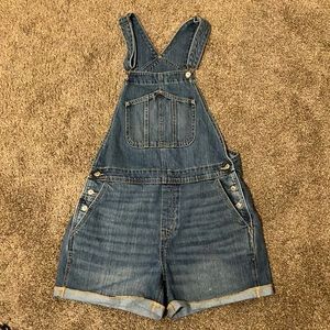 Women’s old navy overall shorts Large